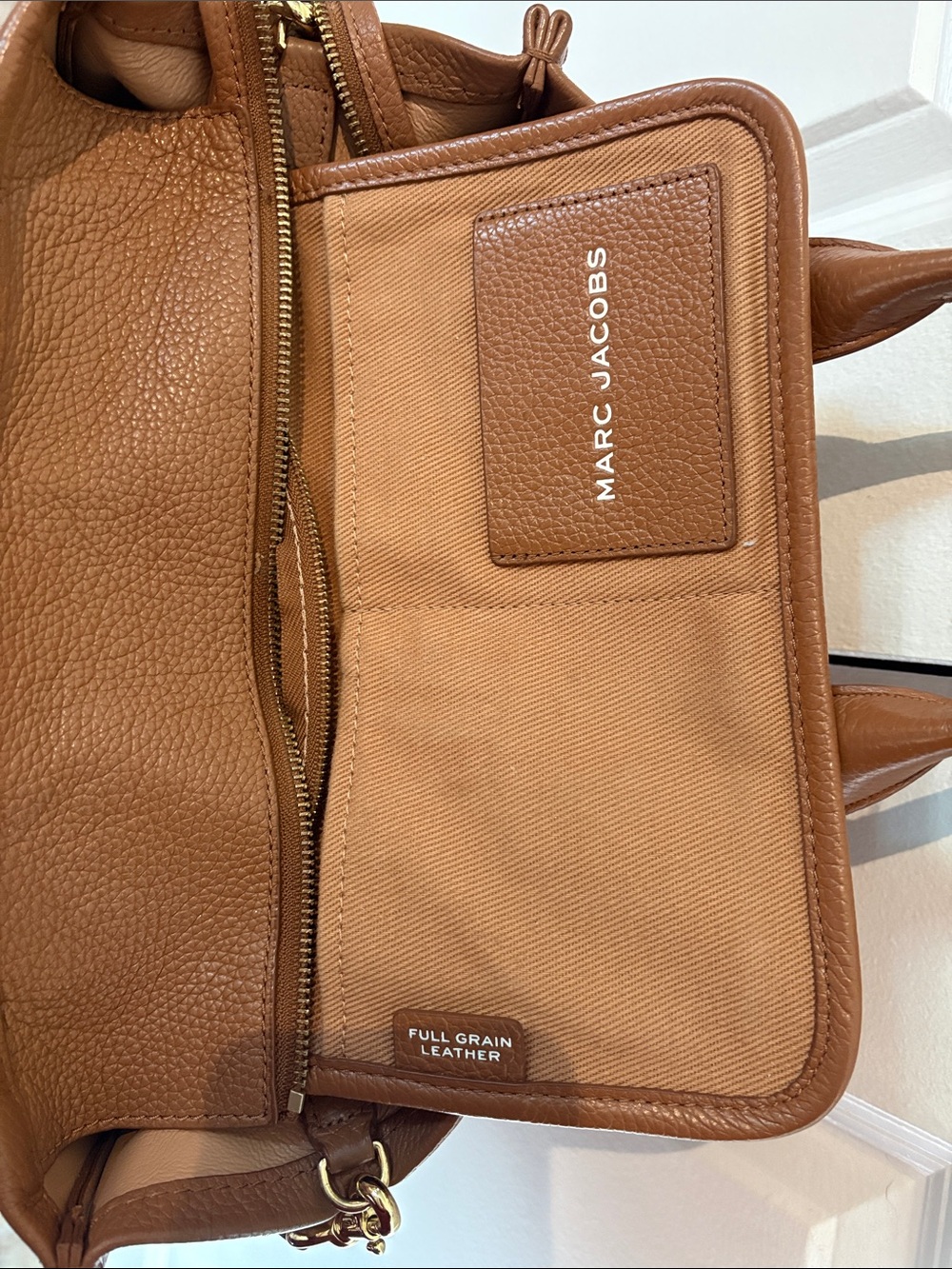 Marc Jacobs Brown Leather SIZE MEDIUM Tote with Logo - Picture 4 of 6
